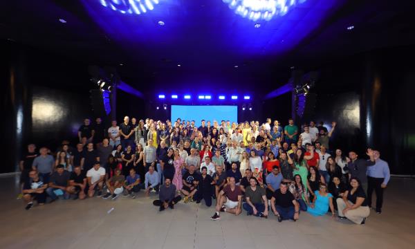 Colaboradores e diretoria se reúnem para homenagens, resultados e integração no Oceania Park Hotel