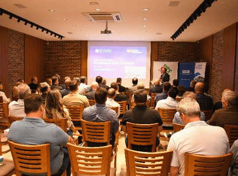 Participaram dos encontros gestores públicos, lideranças regionais e representantes de setores produtivos 