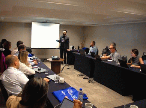 O evento iniciou com um briefing de segurança, seguido por apresentações de boas práticas nas áreas de saúde e sustentabilidade, com destaque para o projeto de energias renováveis da SCGÁS.