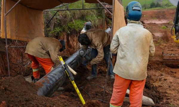 Para 2026, o planejamento prevê R$ 104,8 milhões em investimentos e a construção de 105,2 quilômetros de rede.