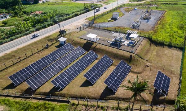 A usina fotovoltaica, com 202 pain&eacute;is solares e capacidade instalada de 112 kWp, abastece parte das opera&ccedil;&otilde;es da SCG&Aacute;S,