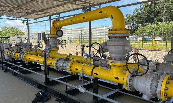 O in&iacute;cio das opera&ccedil;&otilde;es ocorreu em 25 de abril de 2000, com a liga&ccedil;&atilde;o do primeiro cliente, a ind&uacute;stria D&ouml;hler, em Joinville