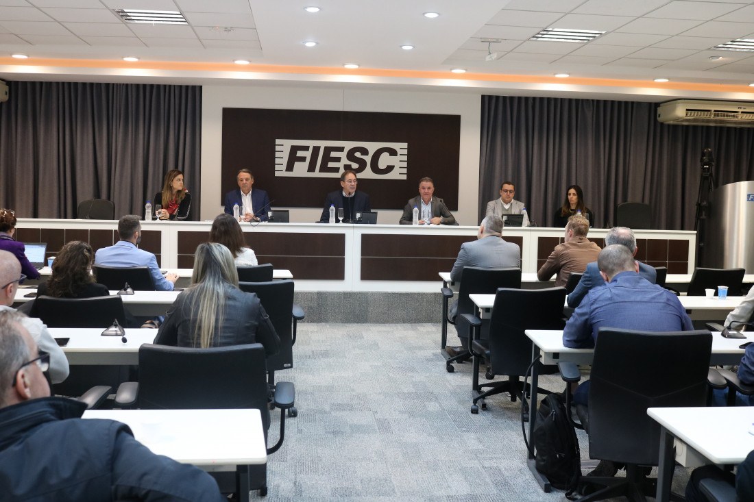 Reunião na Fiesc busca segurança jurídica para a indústria