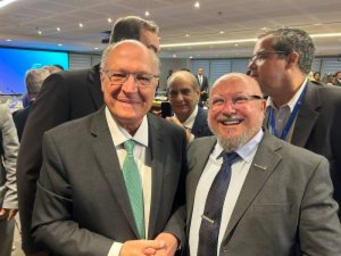 Hélio Dagnoni (Dir.), presidente da Fecomércio/SC, e Geraldo Alckmin, vice-presidente, durante evento promovido pela CNC