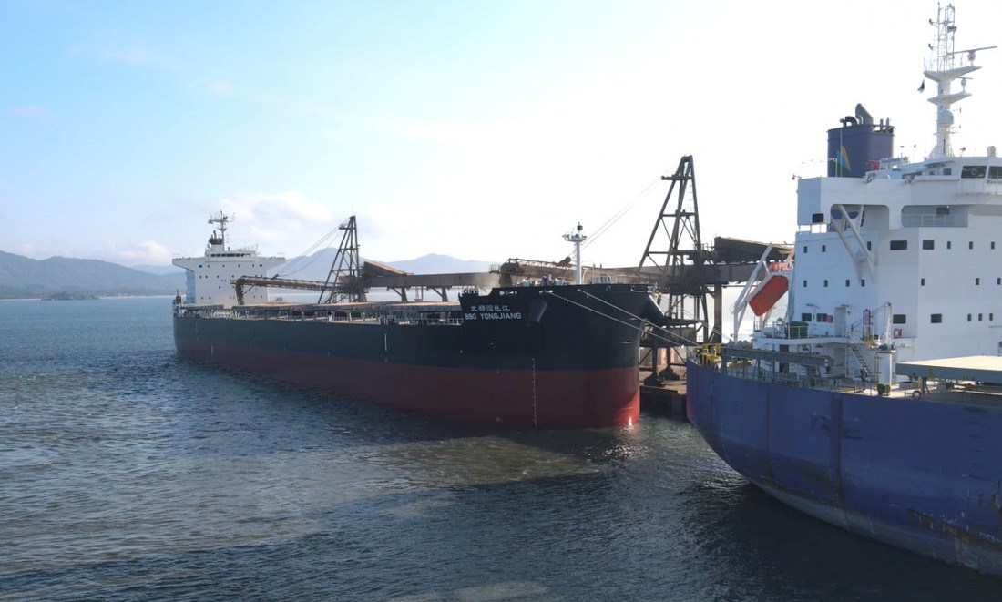 O navio modelo Bulk Carrie tem 229 metros de comprimento e capacidade para 83 mil toneladas