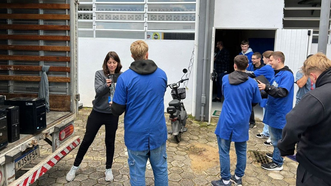 Computadores doados pela Malwee passarão por manutenção no SENAI de Jaraguá do Sul