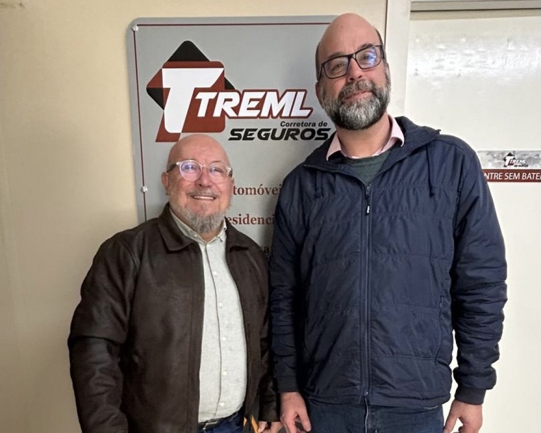 Em Rio Negrinho, Hélio Dagnoni (esquerda), presidente da Fecomércio, se reúne com Conrado Treml, presidente do Sindilojas de Rio Negrinho e conselheiro da Fecomércio SC