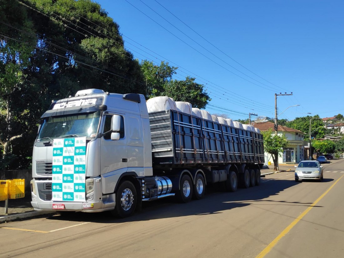 SC enviou 28 carretas com alimentação para os animais no RS. (Foto: Divulgação)