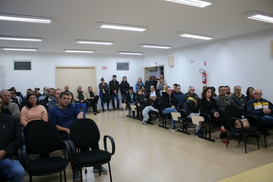 Cerimônia na Casa da Cidadania de Nova Trento reuniu moradores para entrega de títulos de propriedade