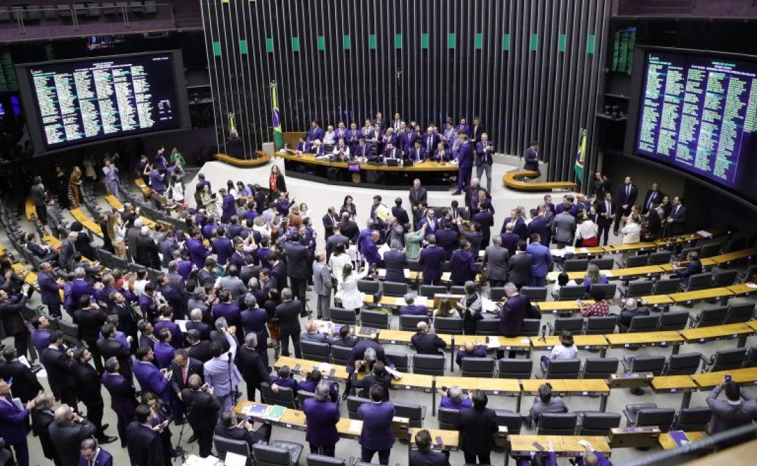 Deputados aprovaram o projeto na sessão do Plenário

