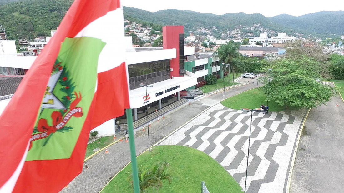 Considerando a inflação, houve aumento real de 12,8% nos primeiros seis meses do ano