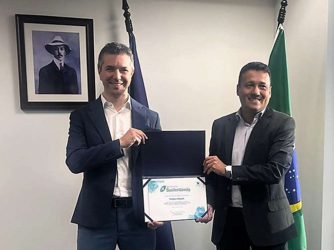 O CEO da Zurich Airport Brasil, Ricardo Gesse, esteve em Brasília nesta semana e recebeu os certificados do Diretor-presidente da ANAC, Tiago Pereira