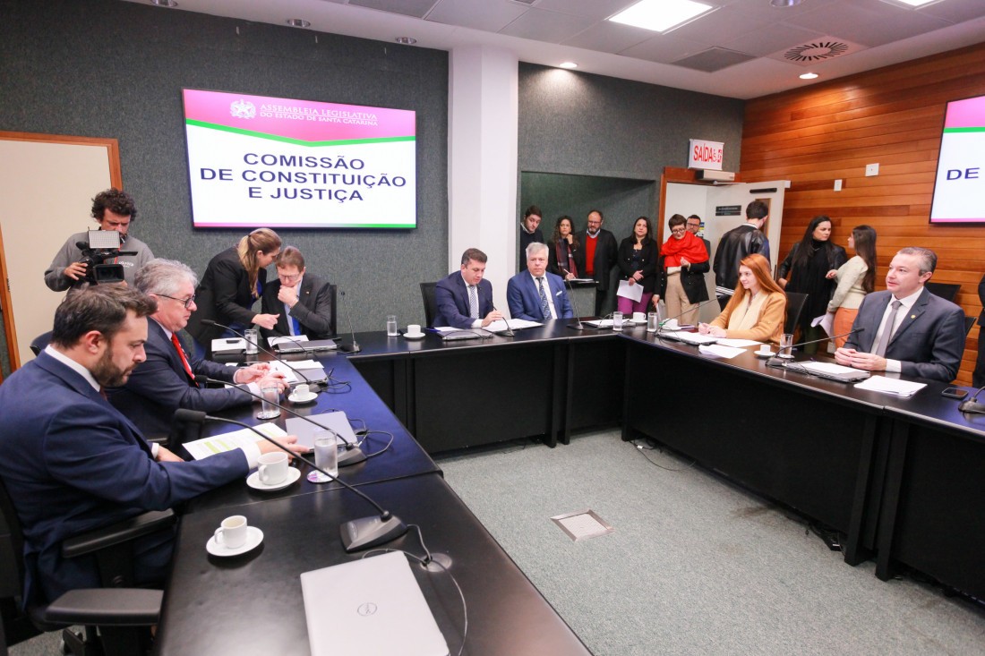 
A CCJ é presidida pelo deputado Camilo Martins (PODE).