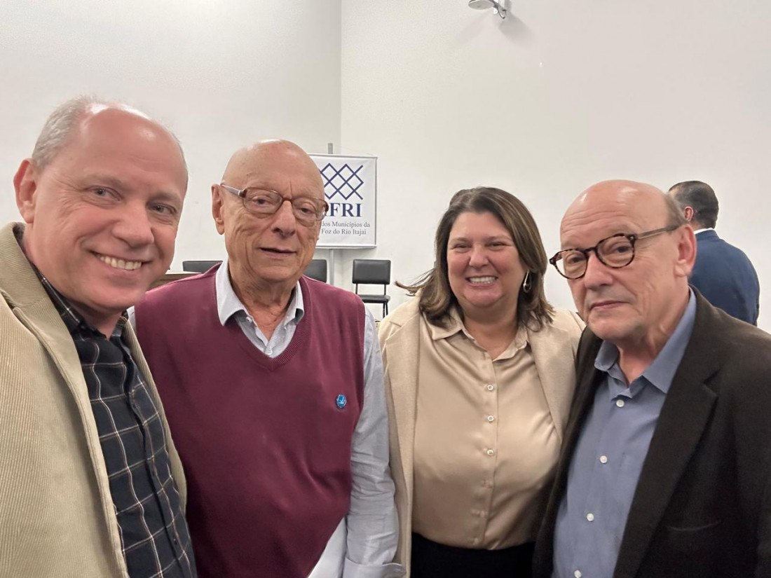 O presidente da ACIBr), Marlon Sassi,  senador Esperidião Amin (PP), a vice-presidente da Facisc e da ACIBr, Rita Cassia Conti, e Egídio Martorano, da Fiesc