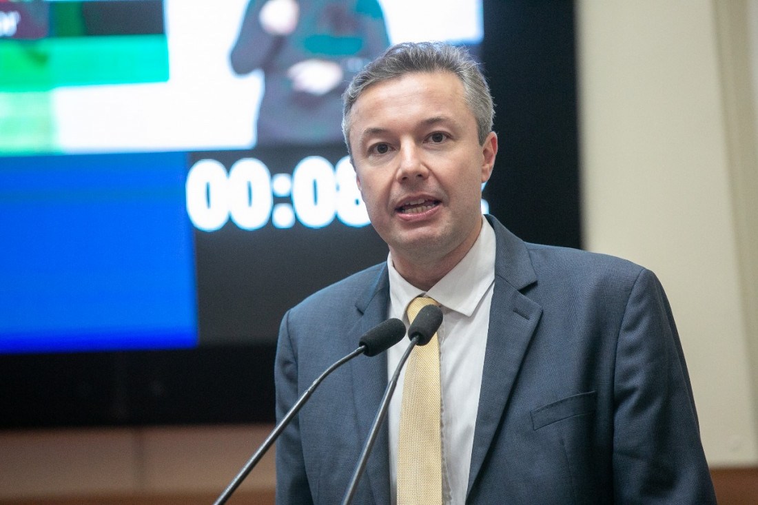 Deputado estadual Napoleão Bernardes (PSD) é o autor da nova lei que regulamenta o tempo de consumo de bebida alcoólica antes e depois dos eventos esportivos