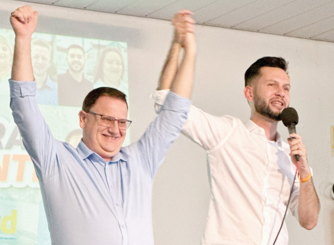 Arão Josino (Dir.) a prefeito e Soires Trentini (Esq.) a vice-prefeito