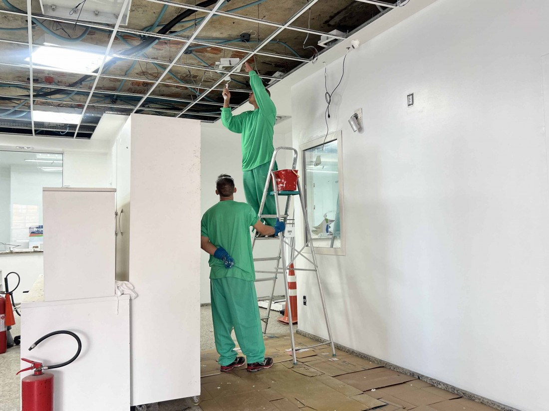 


Detentos do sistema prisional catarinense trabalham manutenção e reformas em hospitais do Estado
