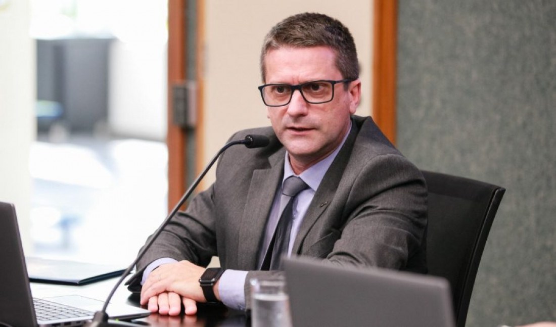 O presidente da Federação das Câmaras de Dirigentes Lojistas de Santa Catarina (FCDL/SC), Onildo Dalbosco Júnior, apresentou as últimas ações da Federação e promoveu o evento OMNIVAREJO na reunião da Comissão de Economia, Ciência, Tecnologia e Inovação da Alesc, realizada na quarta (7/8)