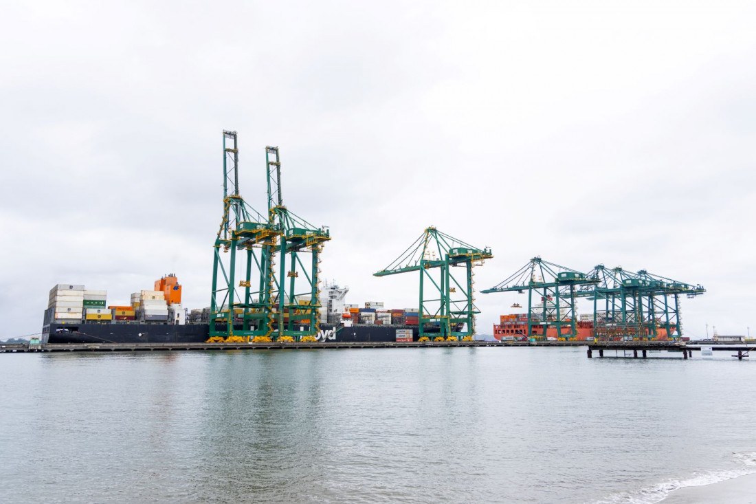 Os portos de Santa Catarina registraram um crescimento de 5,96% no movimento de cargas no primeiro semestre de 2024, superando o desempenho nacional de 4,28%.
