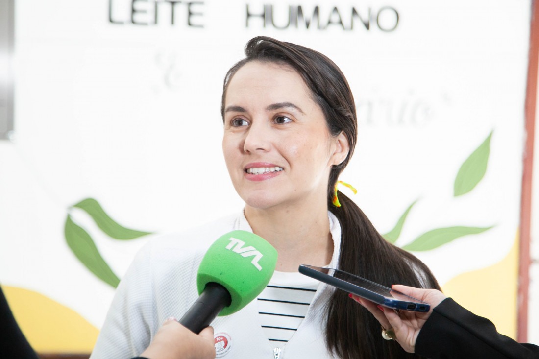 Cecília Mello, pela coordenadora do Banco de Leite Humano