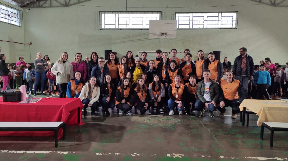  Voluntários das Unidades Aurora Coop de Xaxim na Ação Cooperada.