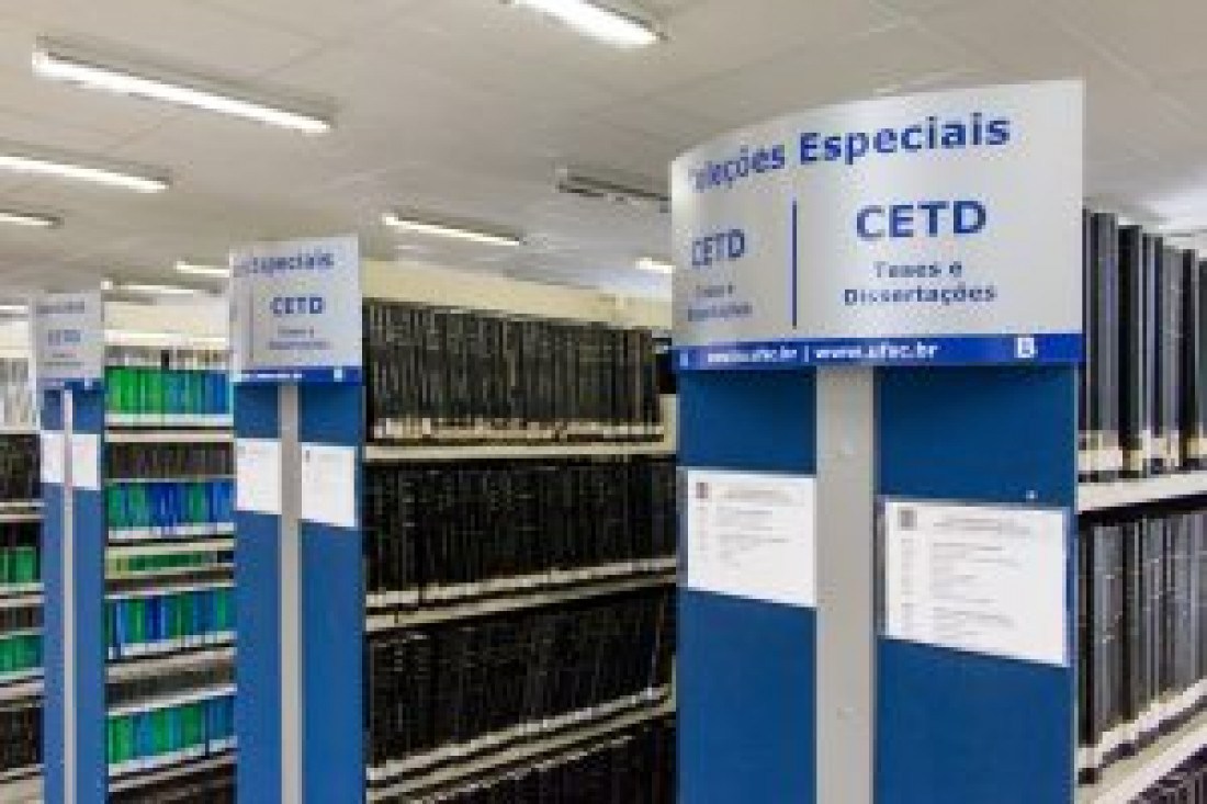 O acervo da Biblioteca Universitária é dividido em três grupos: publicações da UFSC; teses e dissertações; e trabalhos acadêmicos.