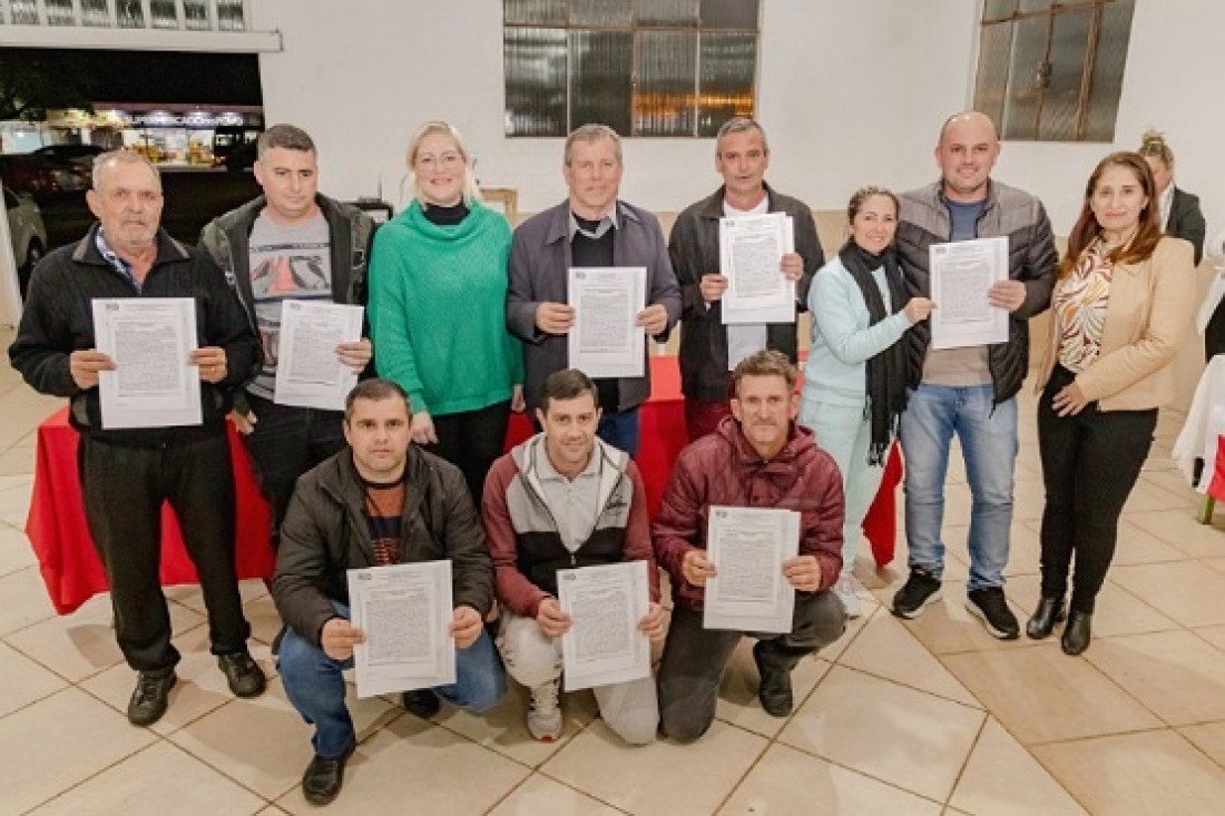 O programa Lar Legal do Poder Judiciário de Santa Catarina entregou títulos de propriedade a 68 famílias nos municípios de São João do Sul e Braço do Norte