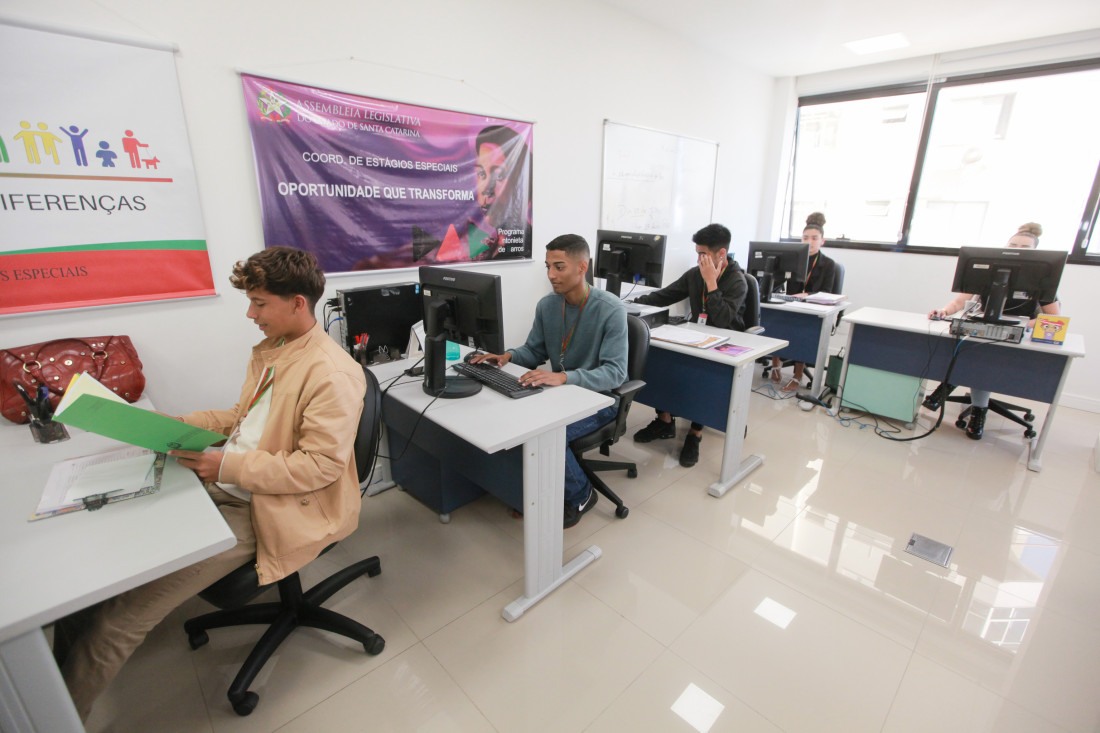 Programa Antonieta de Barros oferece oportunidade de estágio a estudantes.