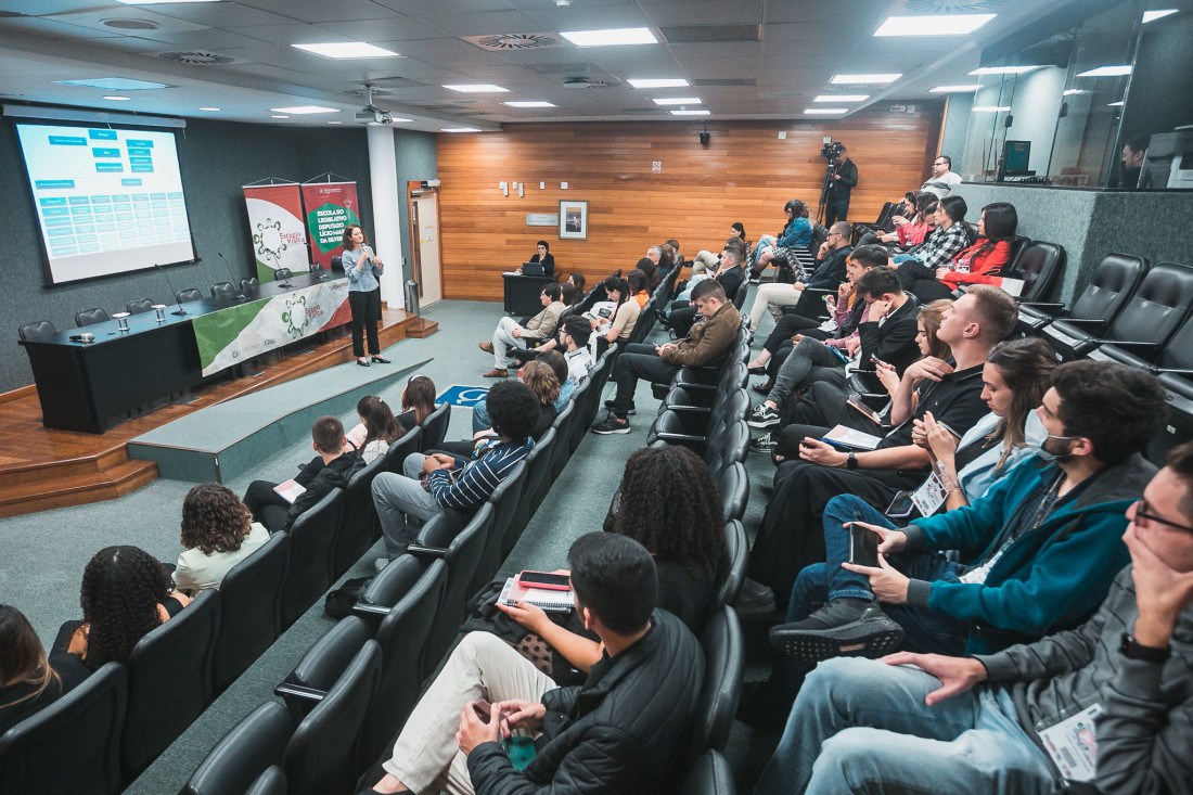 Estudantes participantes do Estágio-Visita em outubro de 2023.