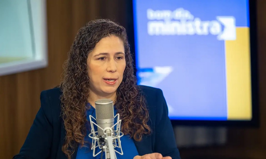 Ministra Esther Dweck