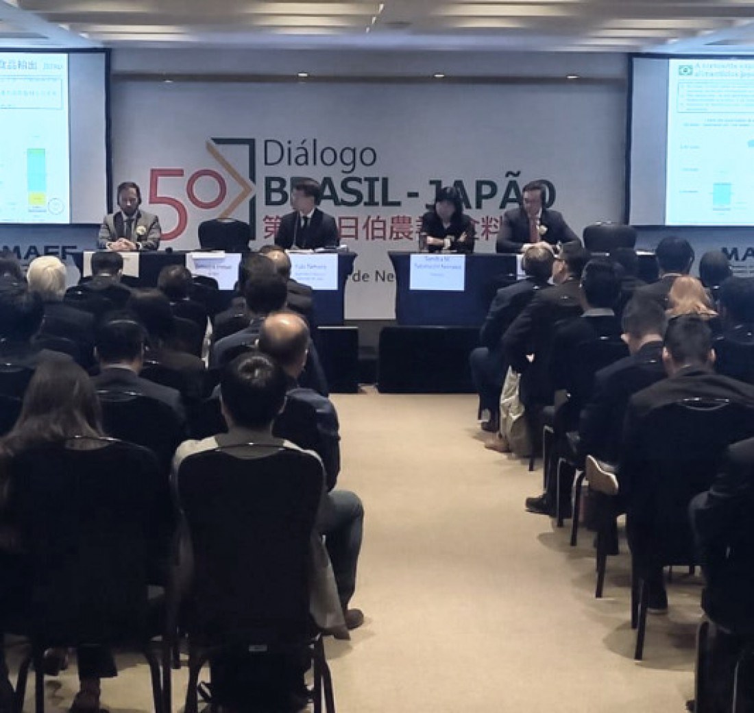 Representantes de Santa Catarina enfatizaram o potencial e investimentos no setor logístico durante o Diálogo Brasil-Japão, promovendo oportunidades de negócios na exportação de grãos.