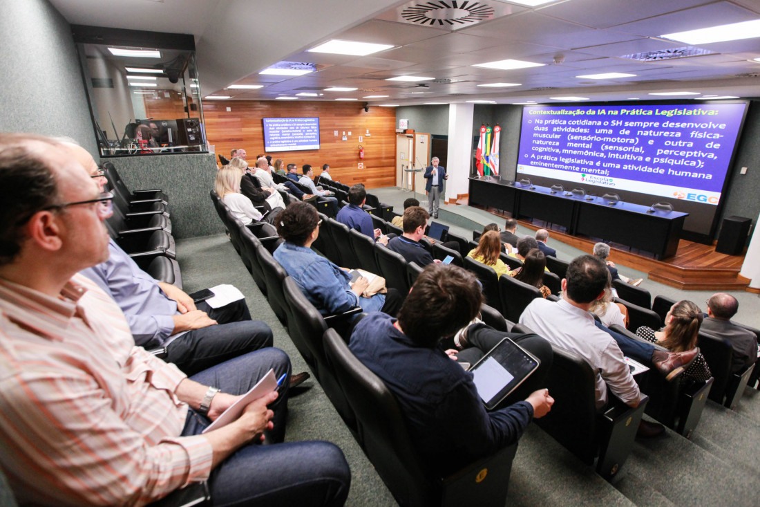 Evento, organizado pela Comissão de Economia da Alesc, por meio da Escola do Legislativo, é voltado a servidores do Parlamento