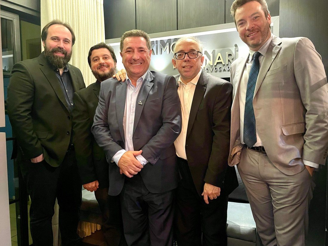 Advogados Willian Máximo e Leonardo Fornari, José Roberto Deschamps, Wlamir Freitas e o advogado Bruno Camargo  