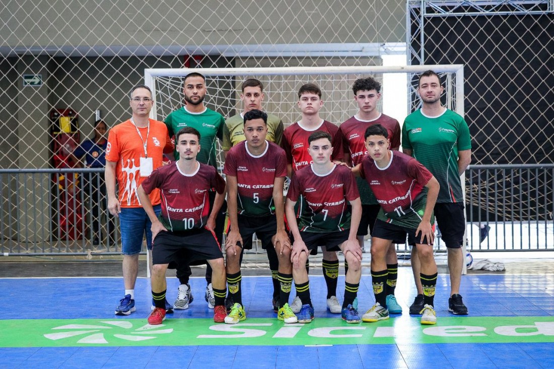 No dia 14 de setembro de 2024, o futsal catarinense alcançou um marco histórico ao conquistar os títulos do Campeonato Brasileiro de Futsal Escolar Sub-17 nas categorias masculina e feminina