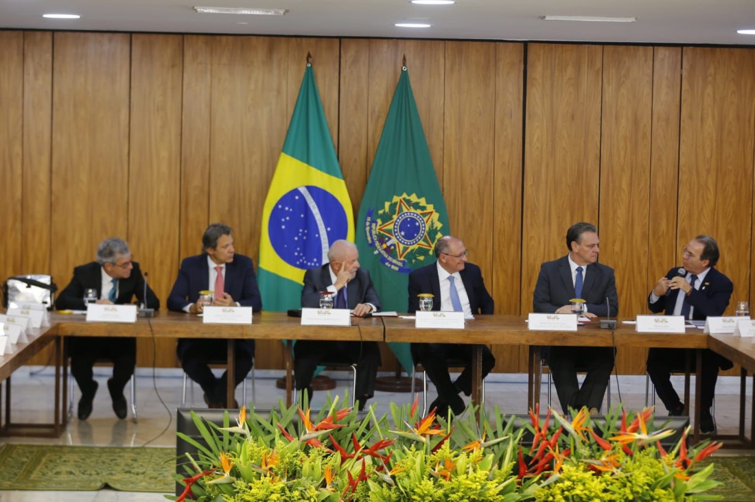 Apex assina convênios de R$ 537 milhões para incentivar exportação