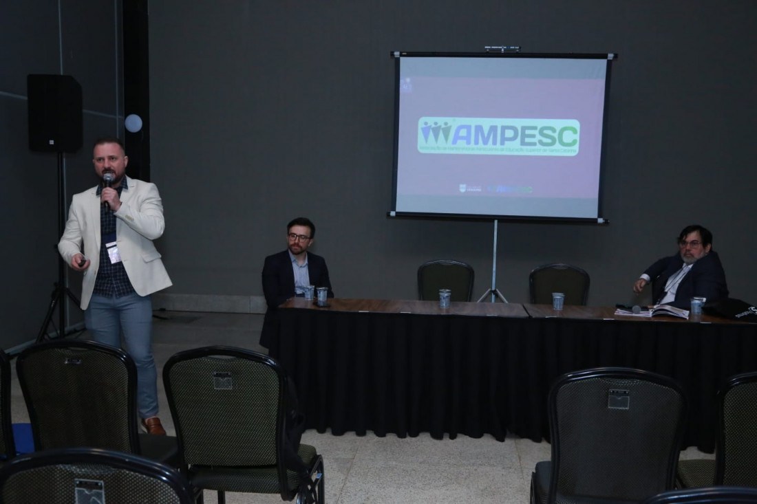 Conselheiro da AMPESC, Sandro Albino Albano participa de mesa- redonda no CIAED
