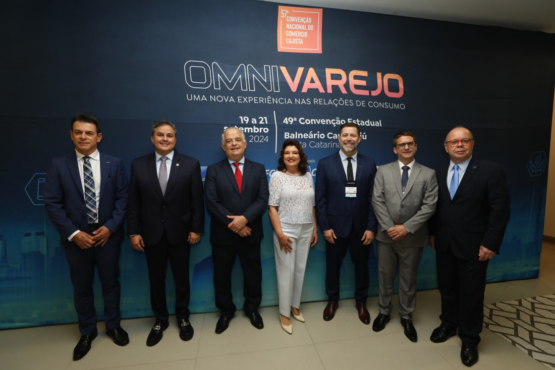 José César da Costa, senador Efraim Filho; ministro Márcio França; governadora em exercício, Marilisa Boehm; Viltom Santos; Onildo Dalbosco Júnior, e Renato Carvalho, presidente do Conselho Deliberativo do Sebrae/SC