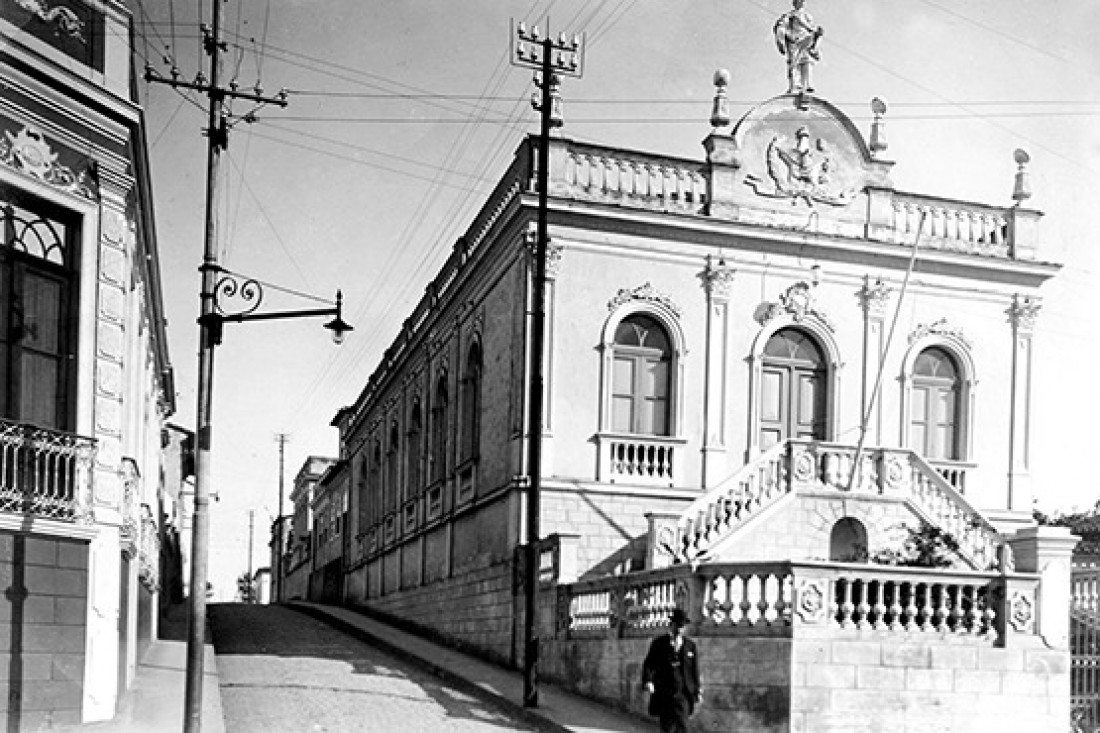 O Tribunal de Justiça de Santa Catarina celebra 133 anos com uma história marcada por políticas judiciárias eficientes e inovadoras, contribuindo para a solução de conflitos e busca da pacificação social
