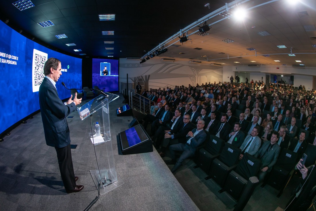 Aznar destaca papel fundamental da inteligência artificial na reconfiguração de potências mundiais. 