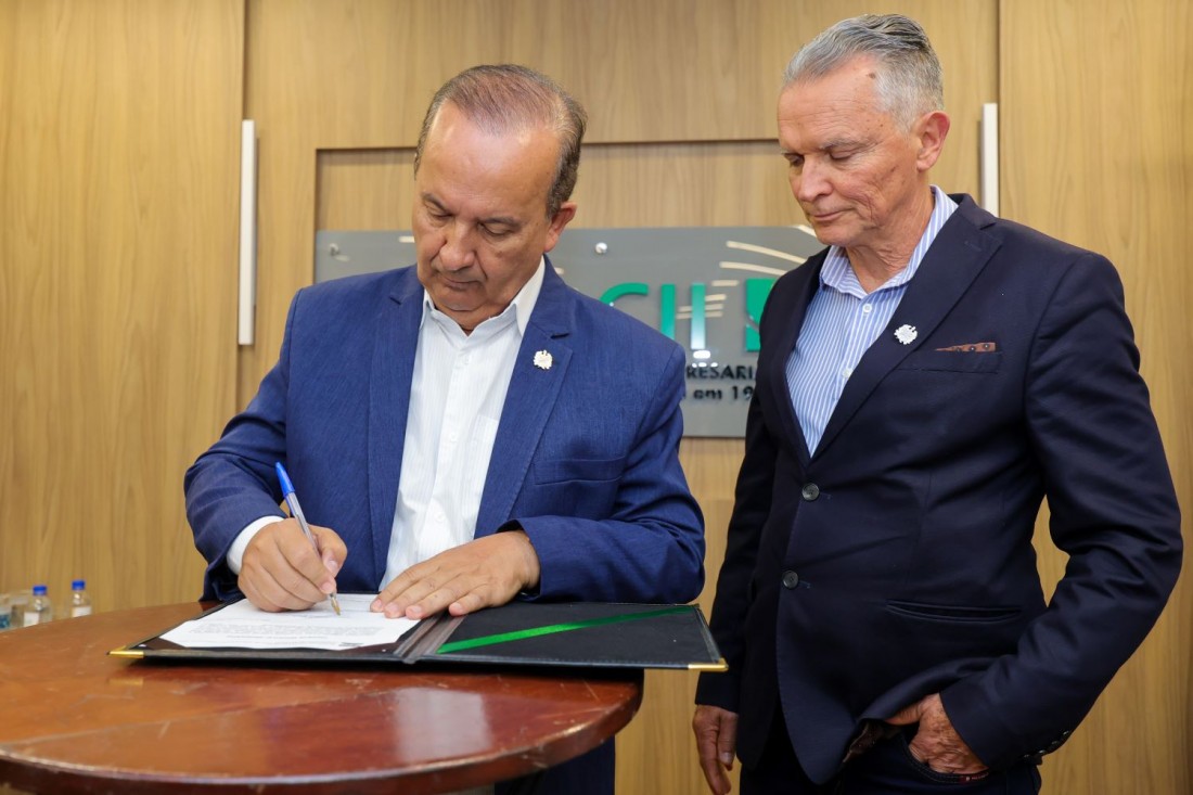  Governo do Estado de Santa Catarina assinou a Ordem de Serviço para a elaboração de projetos executivos e estudos ambientais para a dragagem do canal do Rio Itajaí-Açu, entre os Portos de Navegantes e Itajaí.