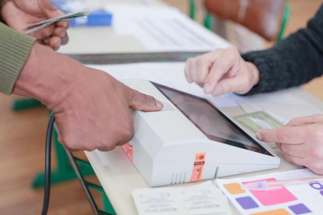 No próximo domingo (6/10), mais de 5,6 milhões de catarinenses estão aptos a votar para eleger prefeitos, vice-prefeitos e vereadores. O texto traz informações essenciais sobre o processo de votação, incluindo como votar, documentos necessários, horário da votação.