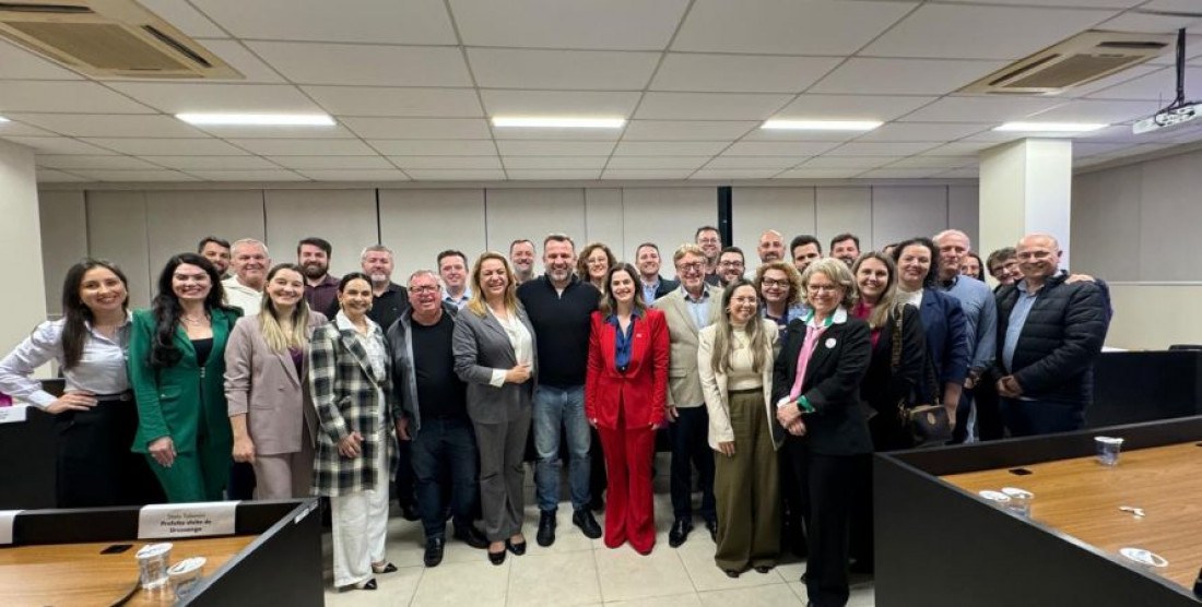 A reunião da FACISC discutiu temas cruciais de infraestrutura, desenvolvimento regional e projetos em andamento com a participação do Secretário de Infraestrutura do Estado, Jerry Comper, e dos prefeitos eleitos da região, as demandas foram apresentadas e soluções foram buscadas
