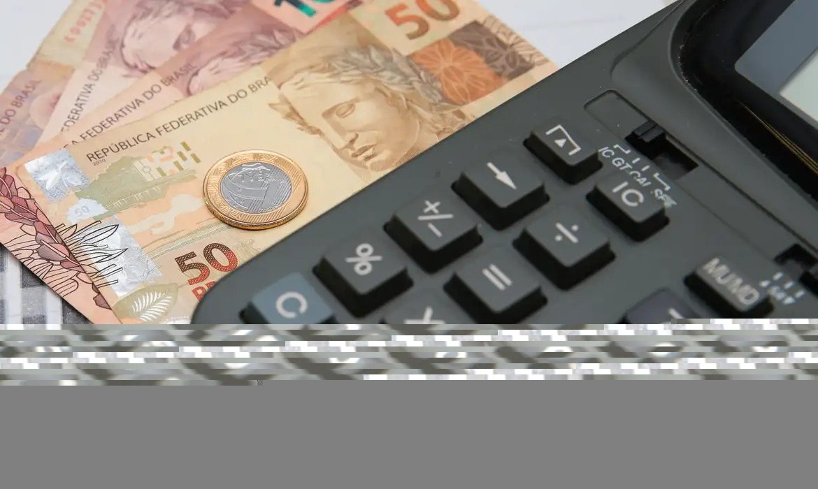 Atividade econômica cai 0,2% em agosto, diz FGV