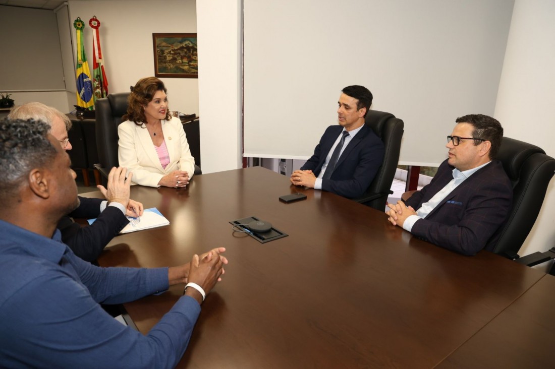 A reunião contou com a presença de representantes da Cruz Azul, reconhecida em 2020 pelo governo federal como centro de referência em dependência química