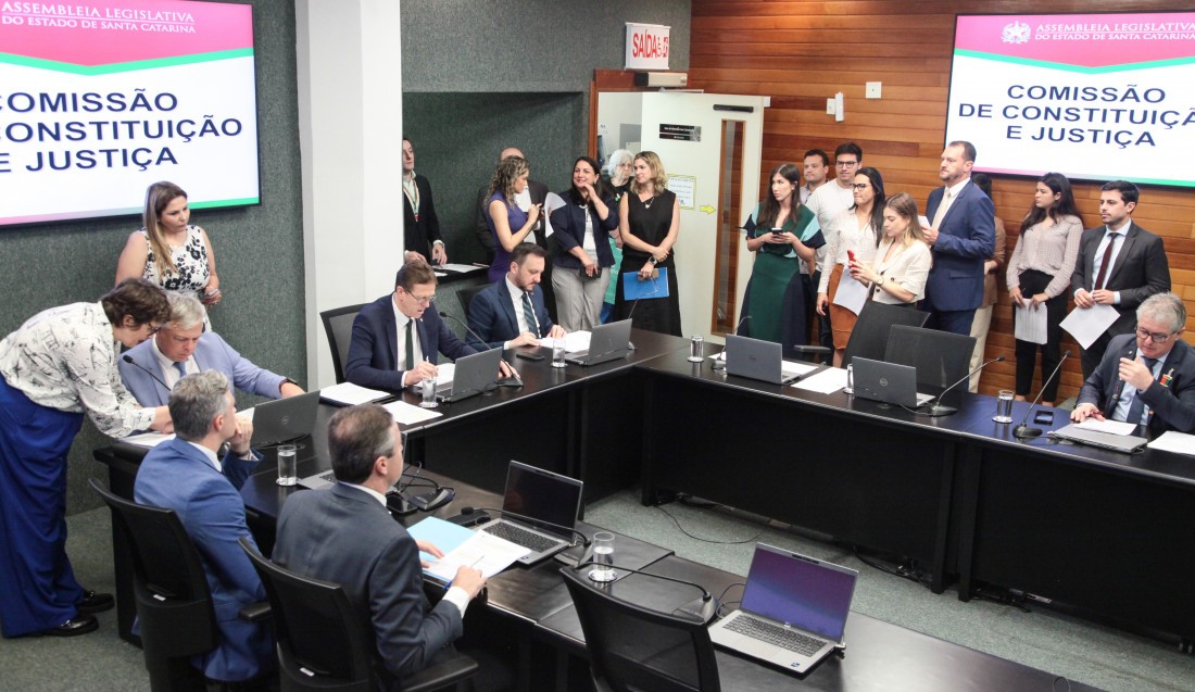 A recente tragédia das enchentes no Rio Grande do Sul ressaltou a necessidade de medidas preventivas e resposta rápida a desastres naturais