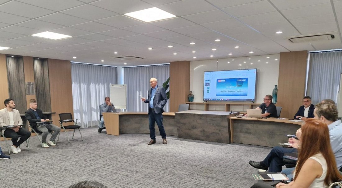 O secretário de Estado de Indústria, Comércio e Serviços, Sr. Silvio Drevek, apresentou as ações e políticas públicas voltadas para o apoio ao setor produtivo de SC