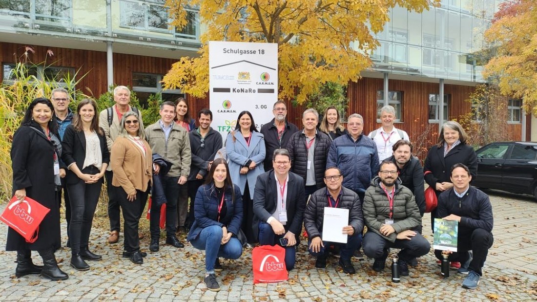  17 especialistas e empresários brasileiros, entre eles, catarinenses participaram do Seminário Técnico de Bioeconomia