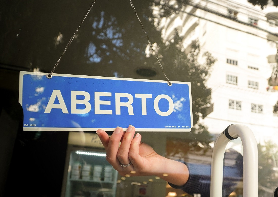 O SC Bem Mais Simples, programa de fomento à desburocratização, alcançou 144 municípios catarinenses, beneficiando milhares de empreendedores