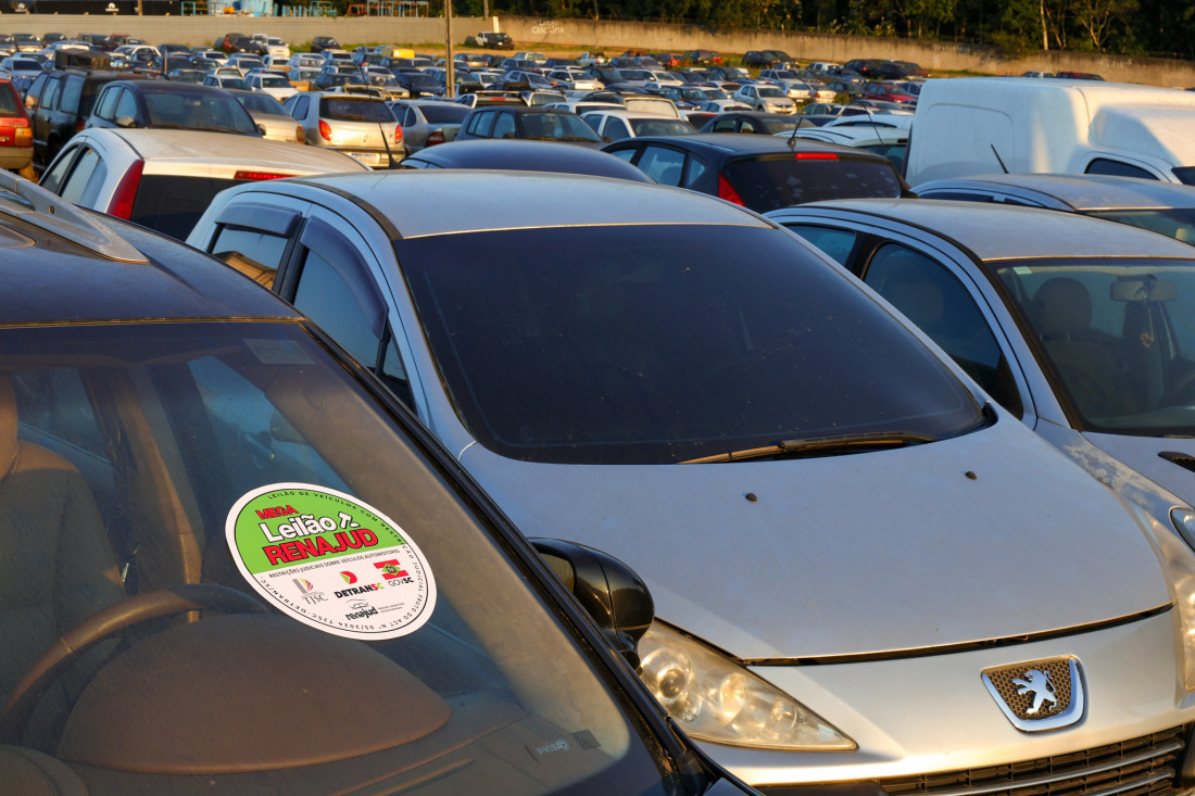O Detran/SC e o Tribunal de Justiça realizam o primeiro Leilão Renajud, com 123 veículos liberados de restrições judiciais