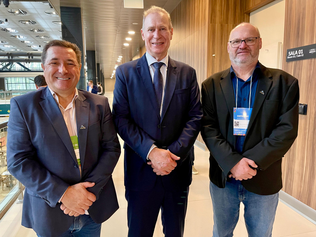 José Roberto Deschamps, presidente da ADJORI/SC e ADJORI Brasil; Herneus De Nadal, presidente do TCE/SC; e Hélio Westphal, tesoureiro da ADJORI/SC